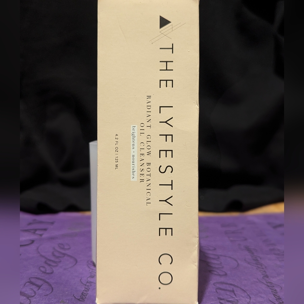 The Lyfestyle Co. Radiant Glow Botanical Oil Cleanser